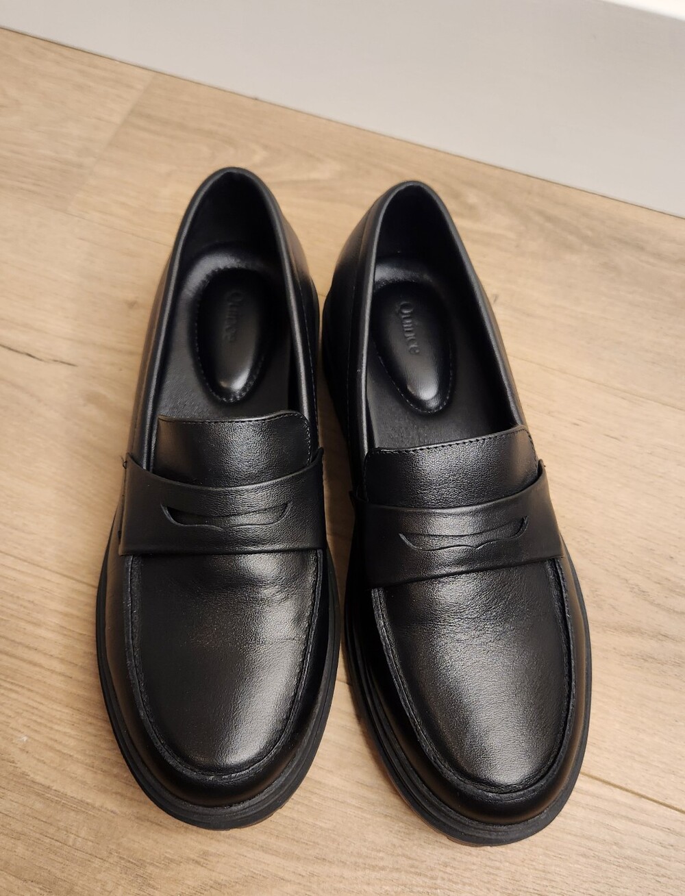 Quince Black Italian Leather Lug Loafer Women's Size 8